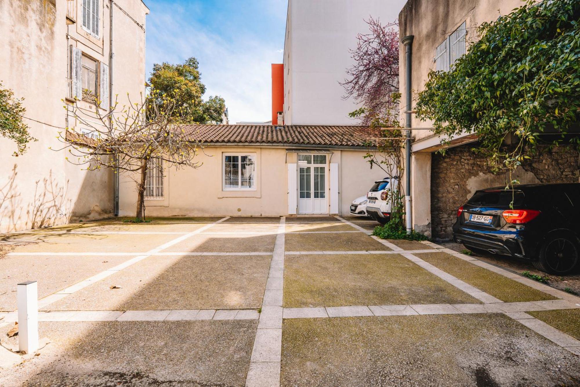 Demeure & Confort Nîmes Exteriör bild