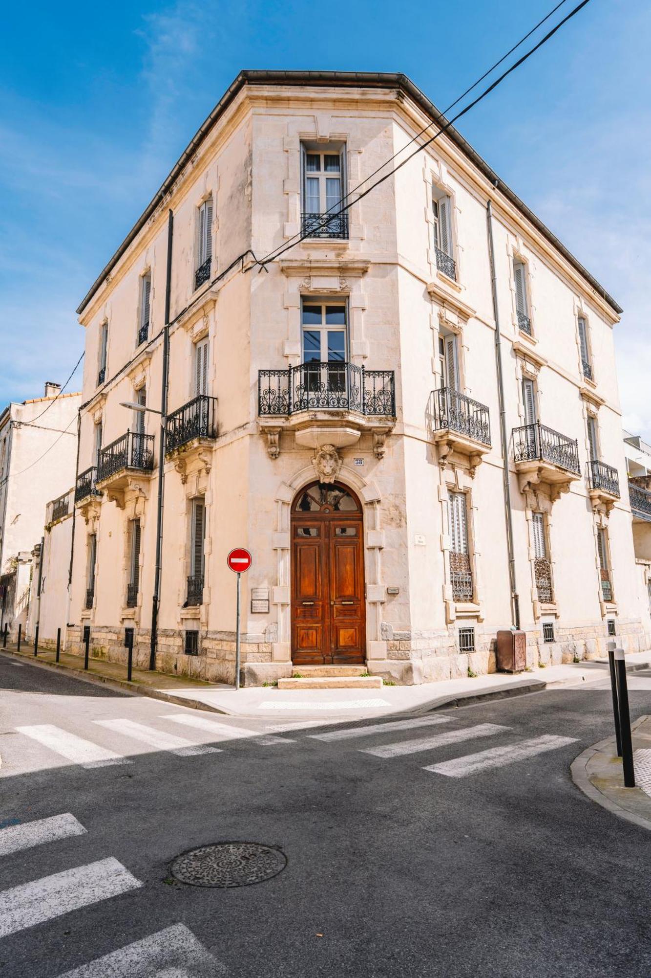 Demeure & Confort Nîmes Exteriör bild